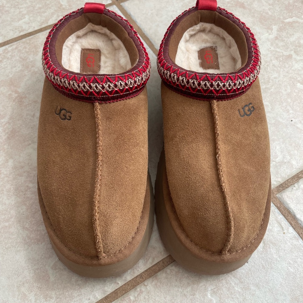 UGG Women’s Tazz Suede Slippers